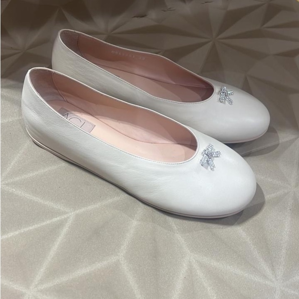 NWT AGL white Leather Ballet Flats EU 40 crystal embellishment italy